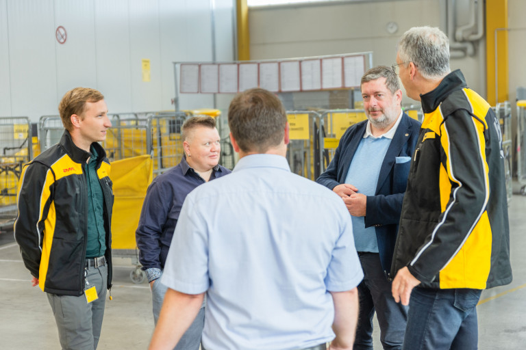 Gespräch von Jörg Nürnberger (MdB) beim Zustellstützpunkt in Oberkotzau